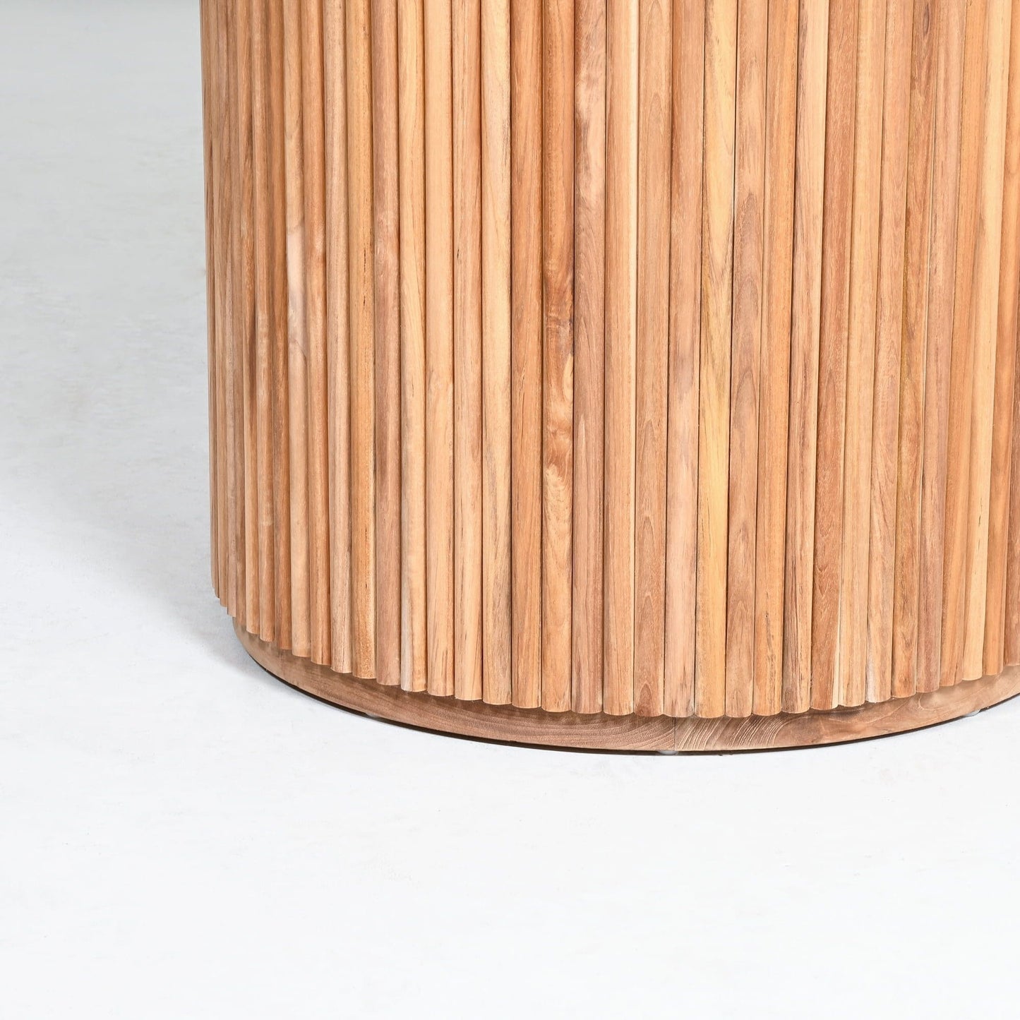 ARU – ROUND DINING TABLE – TEAK – NATURAL