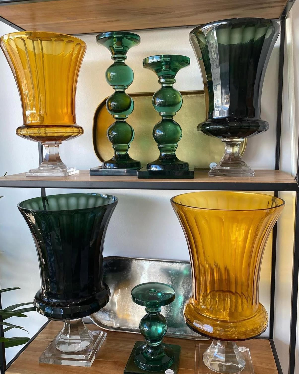 Black Akhya Vase - black