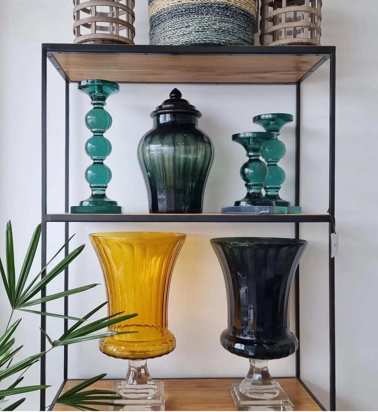 Black Akhya Vase - black