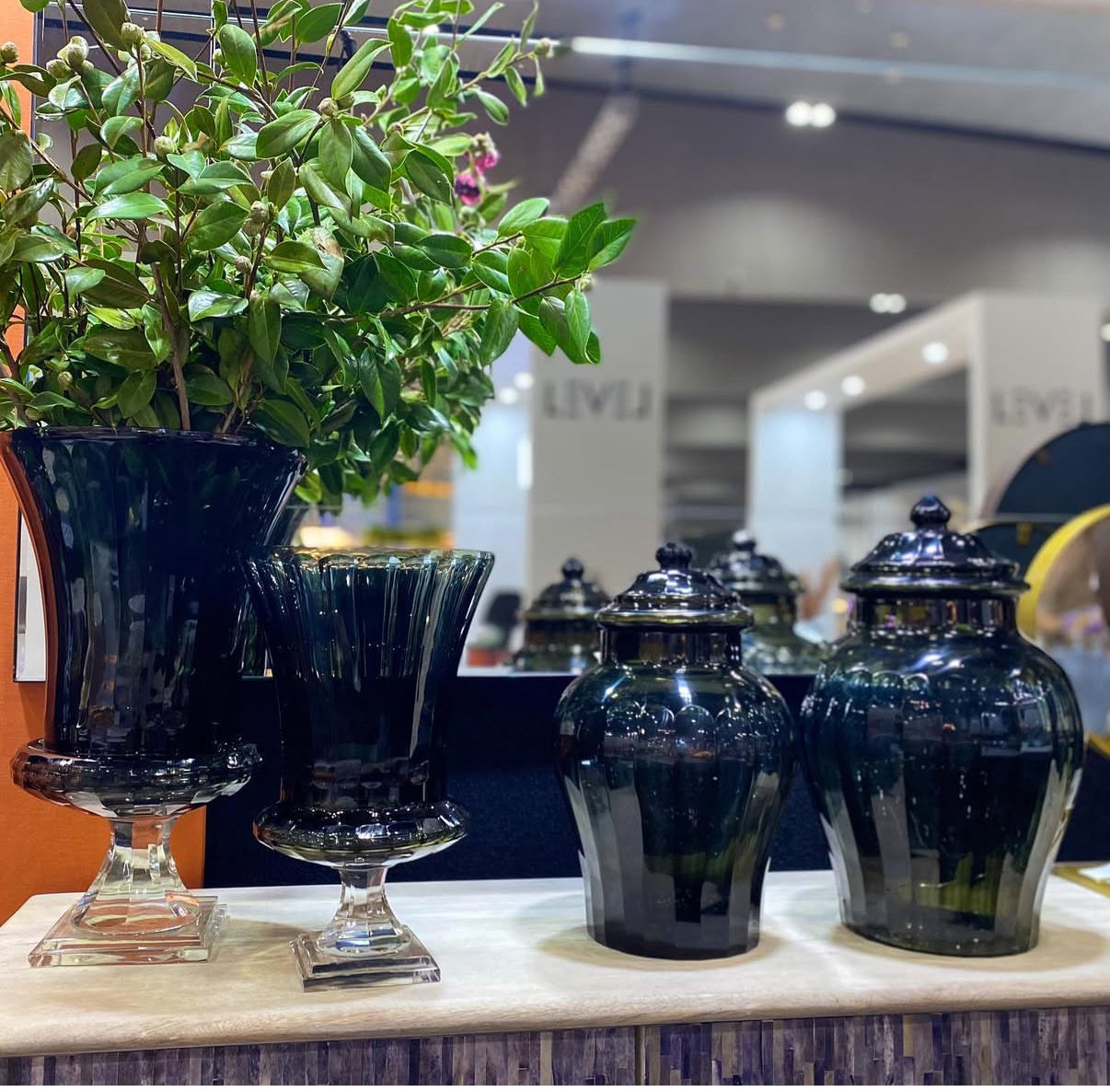 Black Akhya Vase - black