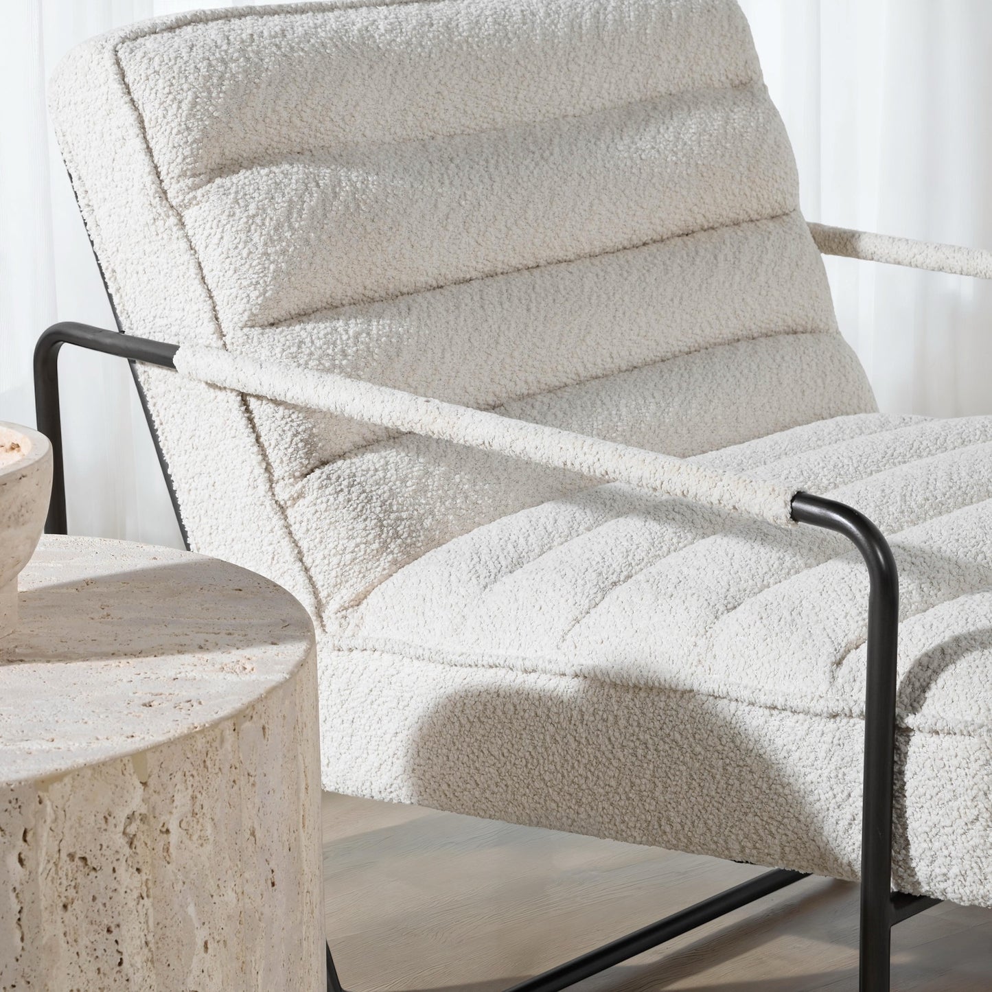 CUBICA CHAIR – BOUCLE CREAM – GUN BLACK FRAME