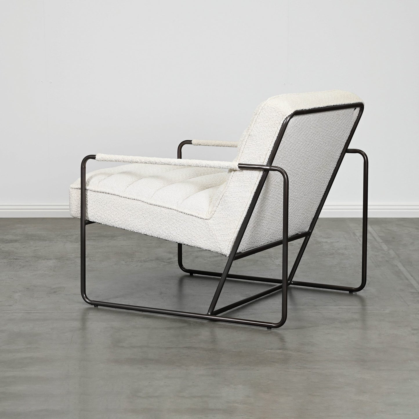 CUBICA CHAIR – BOUCLE CREAM – GUN BLACK FRAME