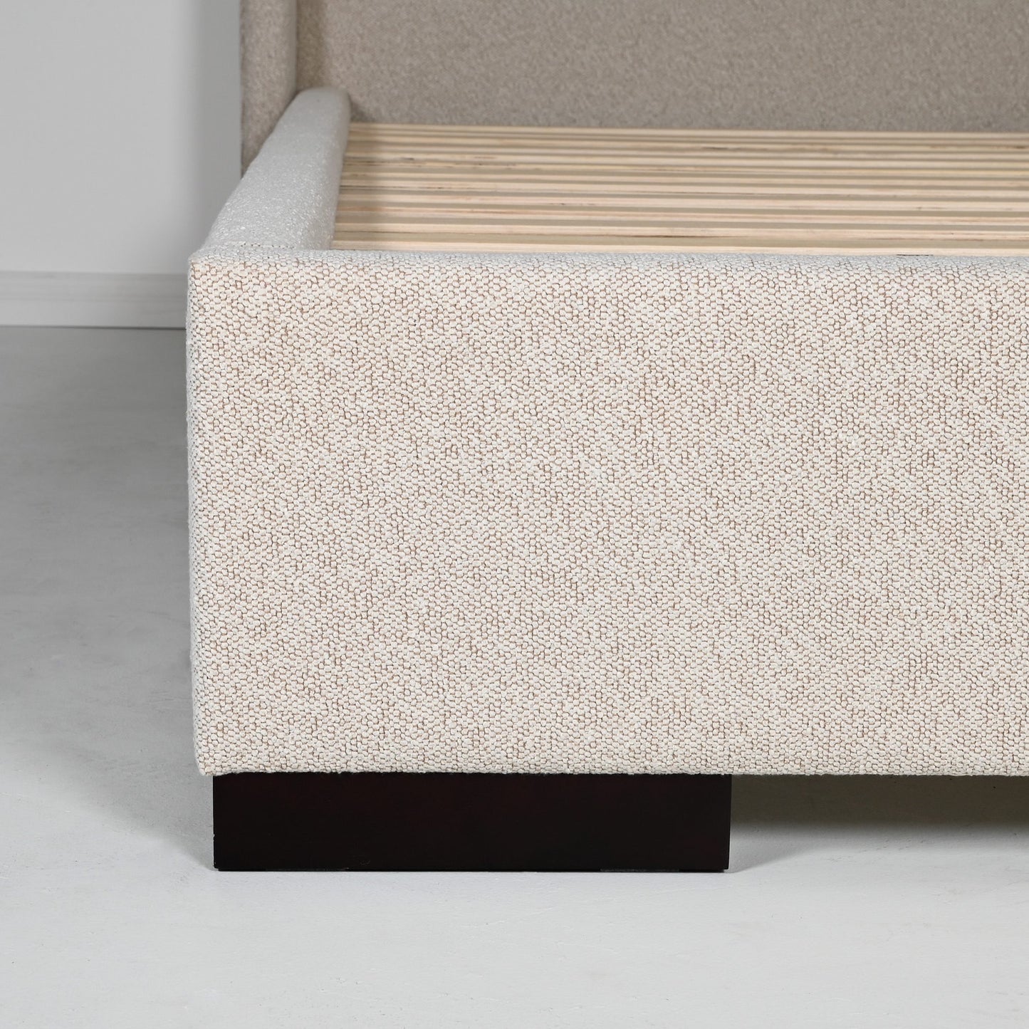 DORIAN – FULL BED – OATMEAL - QUEEN