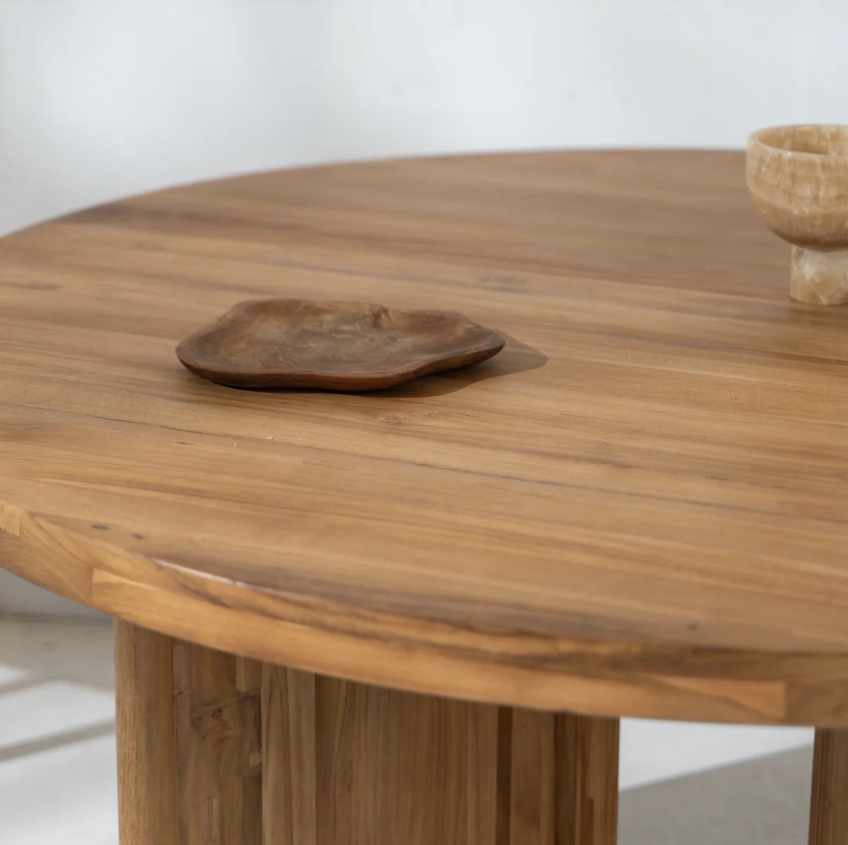 AVUS ROUND TABLE - NATURAL - MEDIUM