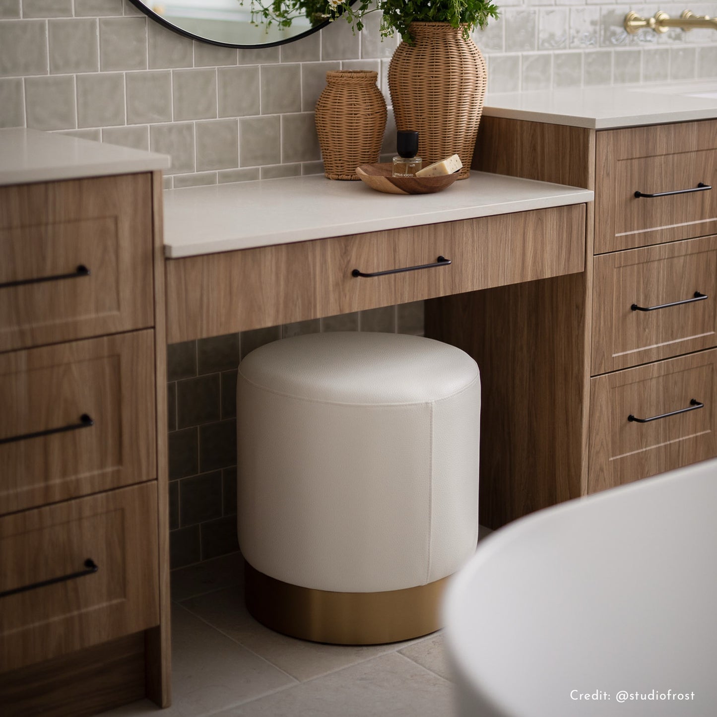 MILAN RECYCLED LEATHER OTTOMAN SMALL – FOX WHITE