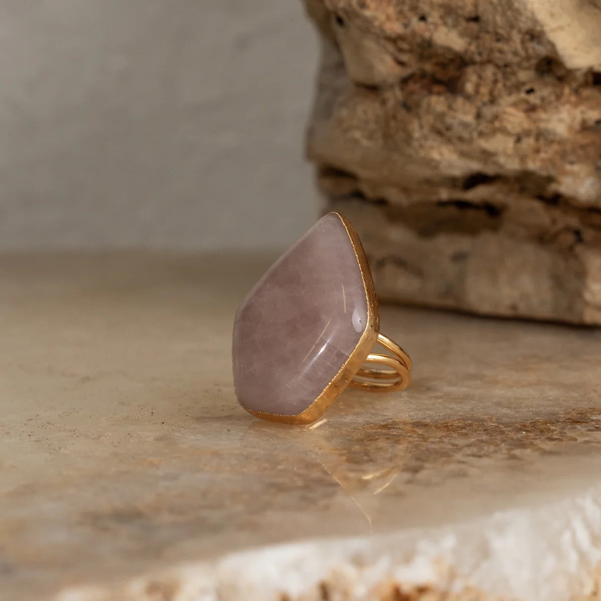 ILKA ROSE QUARTZ RING - GOLD PLATED