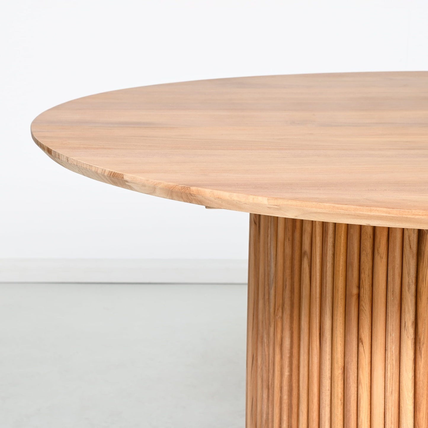 ARU – ROUND DINING TABLE – TEAK – NATURAL