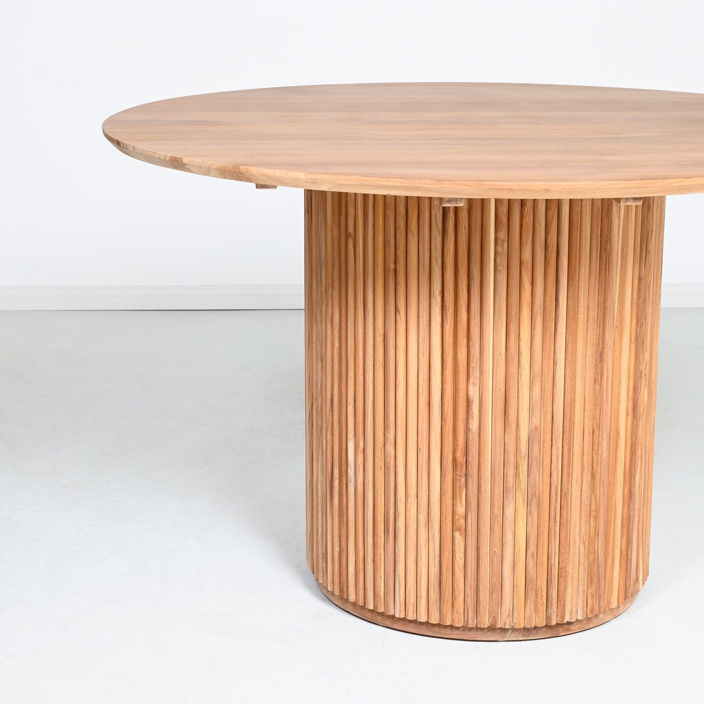 ARU – ROUND DINING TABLE – TEAK – NATURAL